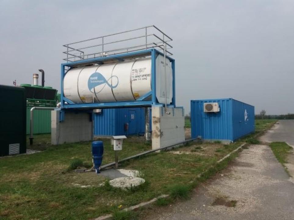 Technological equipment for the pre-preparation of feedstock for a biogas plant 